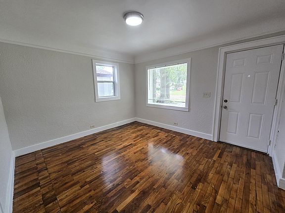 3rd image of 1313 Mason St NE