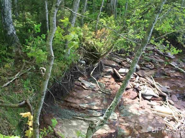 57 Lakeshore Dr #57, Ontonagon, MI 49953