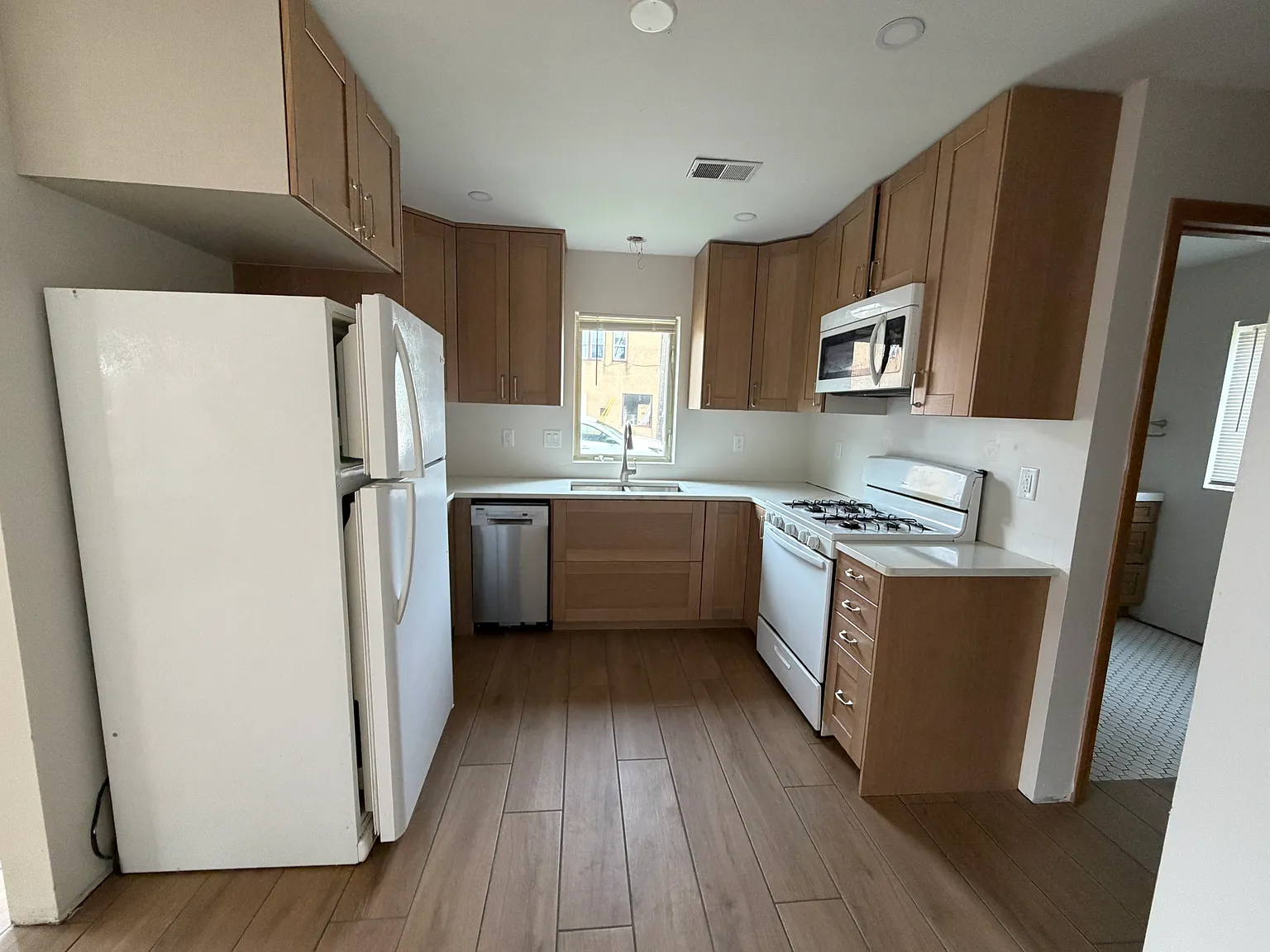 2 bed, 2000 sqft, $1,500 — Photo 2