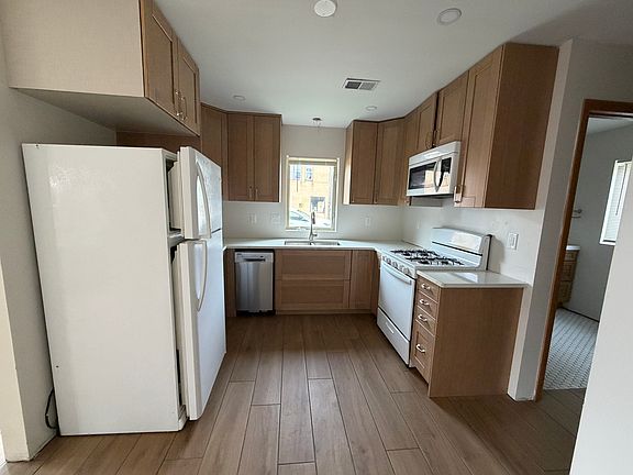2nd image of 912 Logan St #1