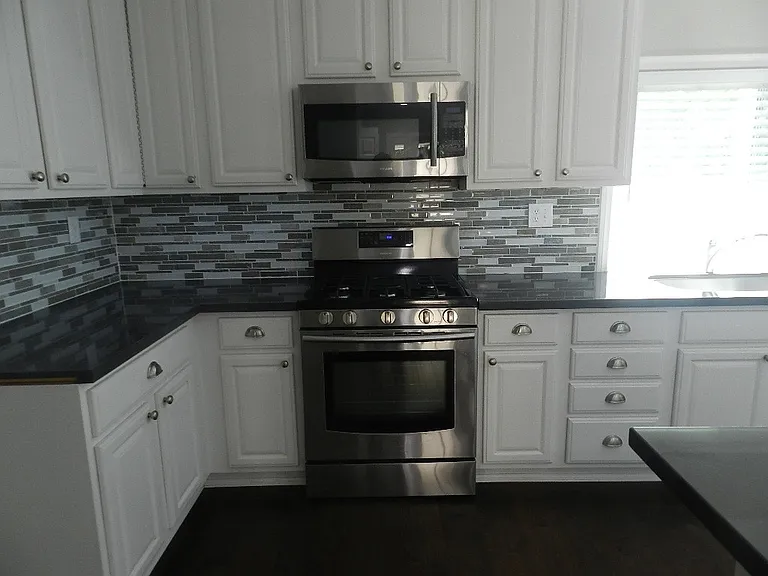 25261 Arcadian Ave — Photo 10