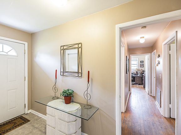 2nd image of 511 Glengarry Dr