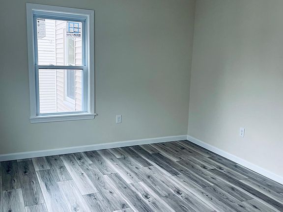 4th image of 8-10 Varnum St #1