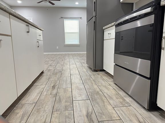 5th image of 1404 W Heritage Dr #4