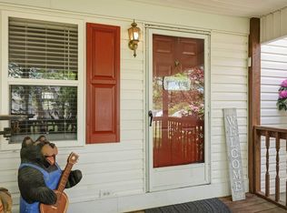 406 Trayfoot Rd, Grottoes, VA 24441