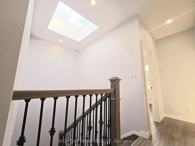 94 Barrington Ave #LANEWAY — Photo 8