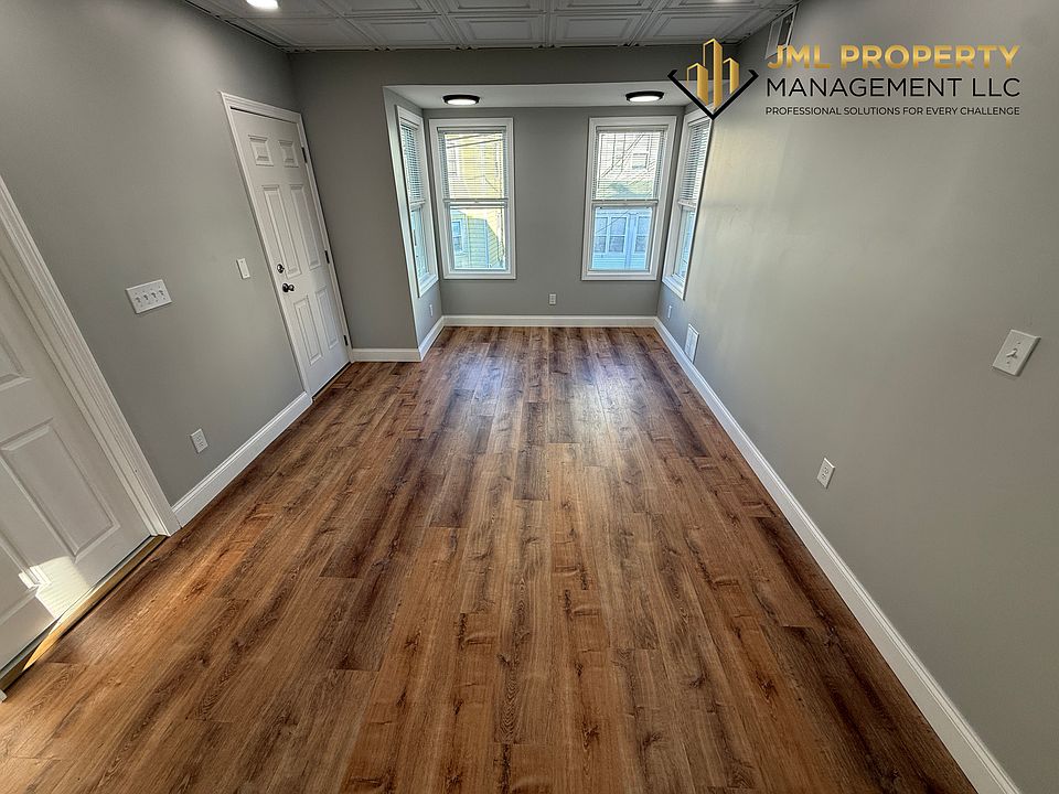 1st image of 47 Bogle St #2