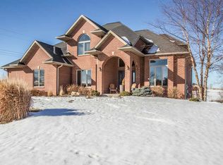 12353 Lismore Ln, Dubuque, IA 52001