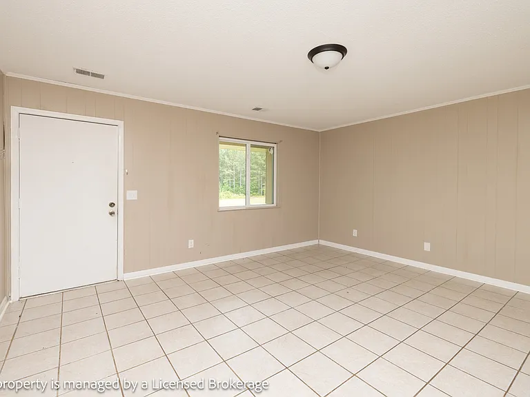 145 Brentwood Dr #1 — Photo 7