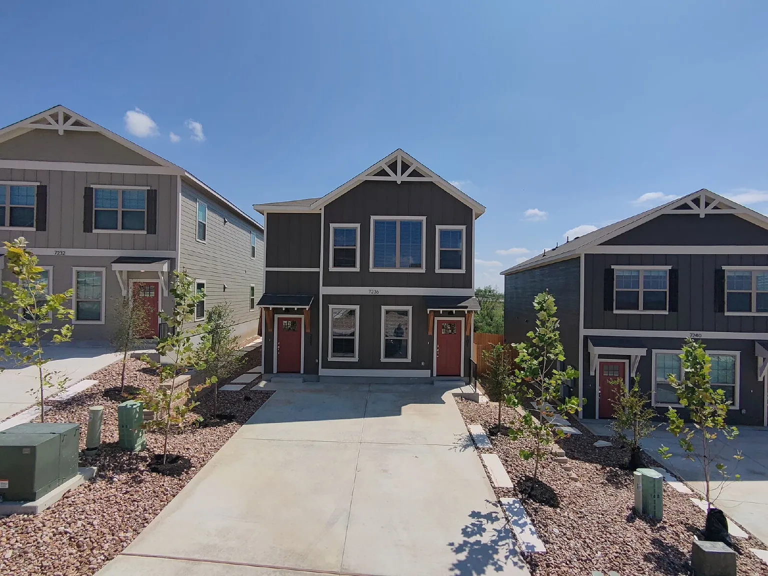 7236 Magnolia Vlg — Photo 1