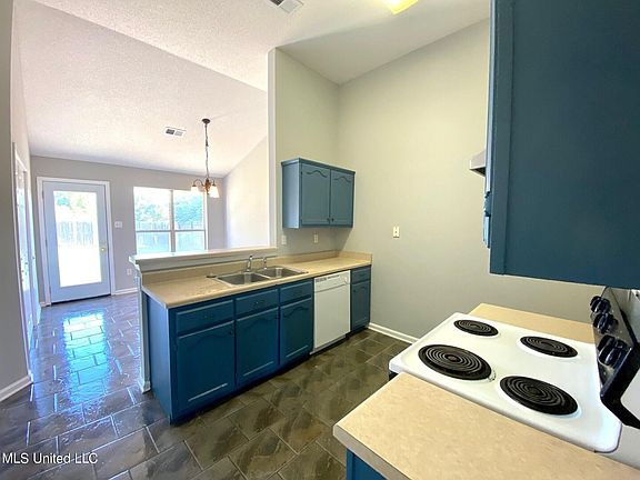 3rd image of 5670 Kaitlyn Dr E