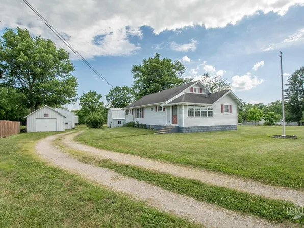 9105 E Jackson St, Selma, IN 47383