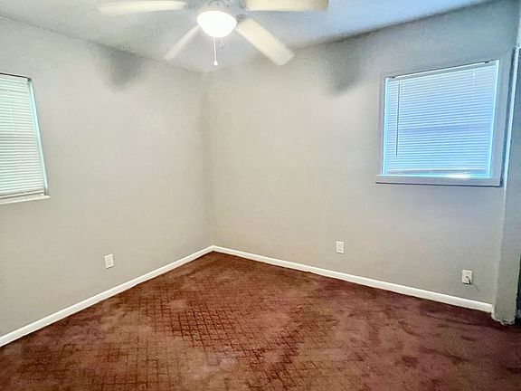 5th image of 809 Marilyn Ct