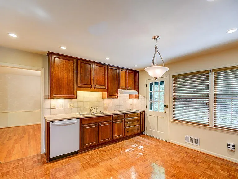 3500 Sloan Ct — Photo 6
