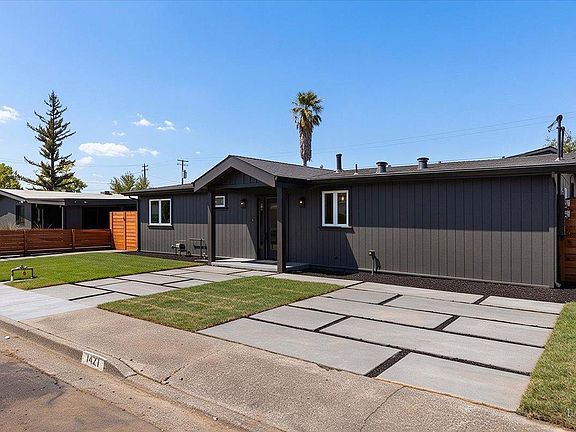 2nd image of 1421 Spruce Way