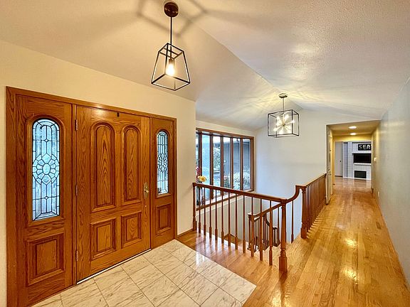 3rd image of 8611 NE 26th Pl