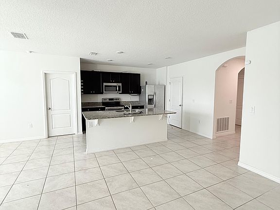 3rd image of 340 Pitch Pine Dr