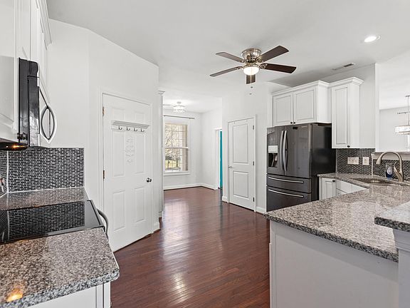 3rd image of 537 Southpoint Dr