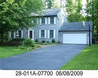 400 Woodhill Ct NE photo 1