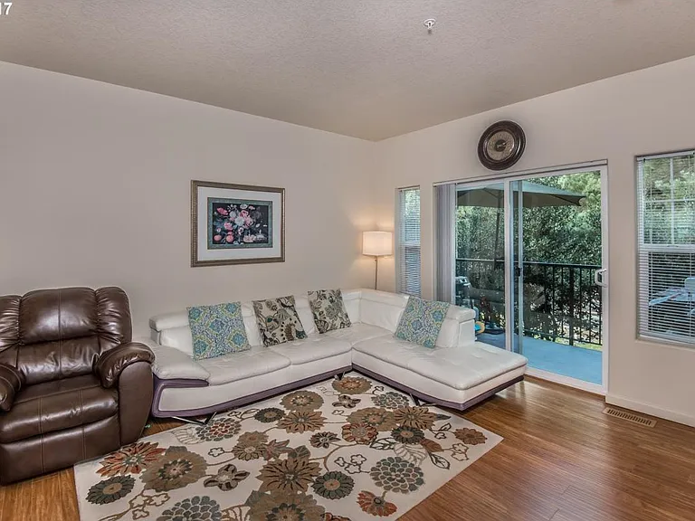10539 NE Cedar Falls Loop — Photo 4
