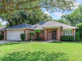 2742 Riverside Landing Dr, Navarre, FL 32566