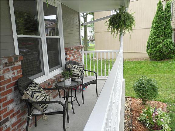 4th image of 1319 NE Quail Walk Dr