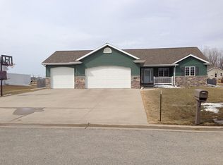 N9437 Hunter St, APPLETON, WI 54915