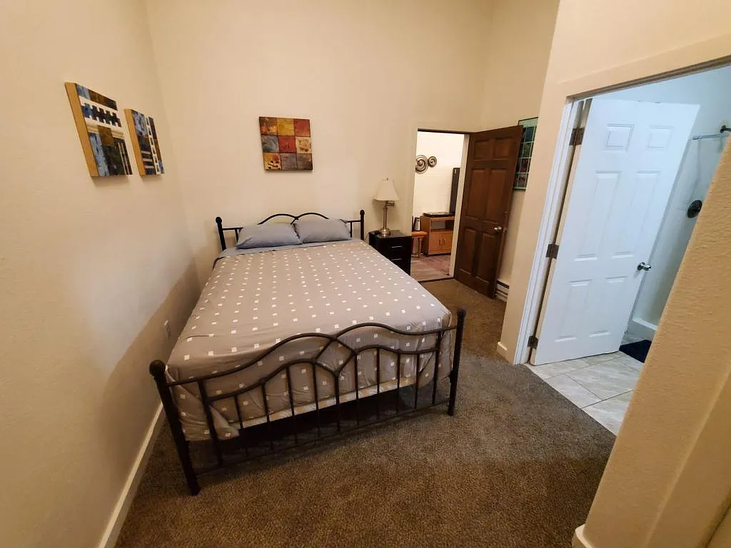 26 N Selig, Apartment D — Photo 2
