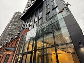 8 Wellesley St W