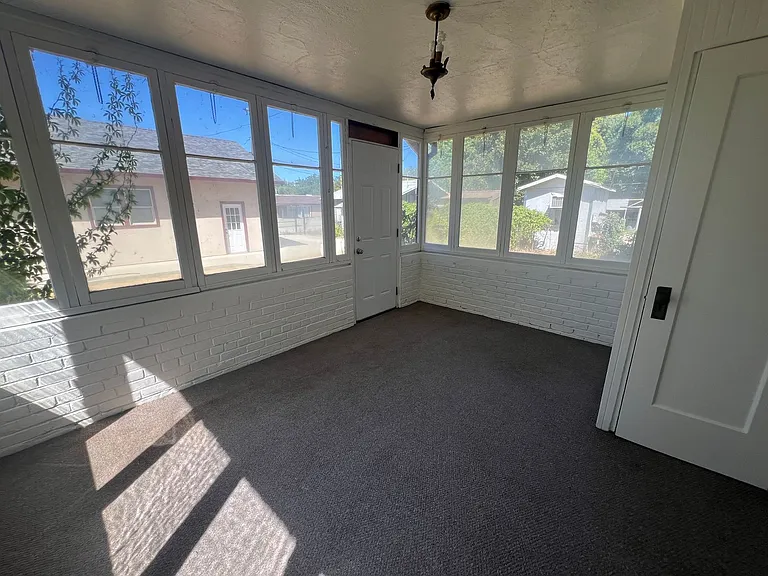 925 Lincoln St — Photo 14