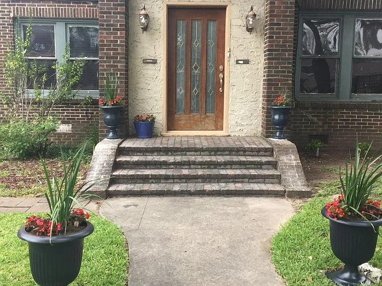 2218 Isabella St — Photo 2
