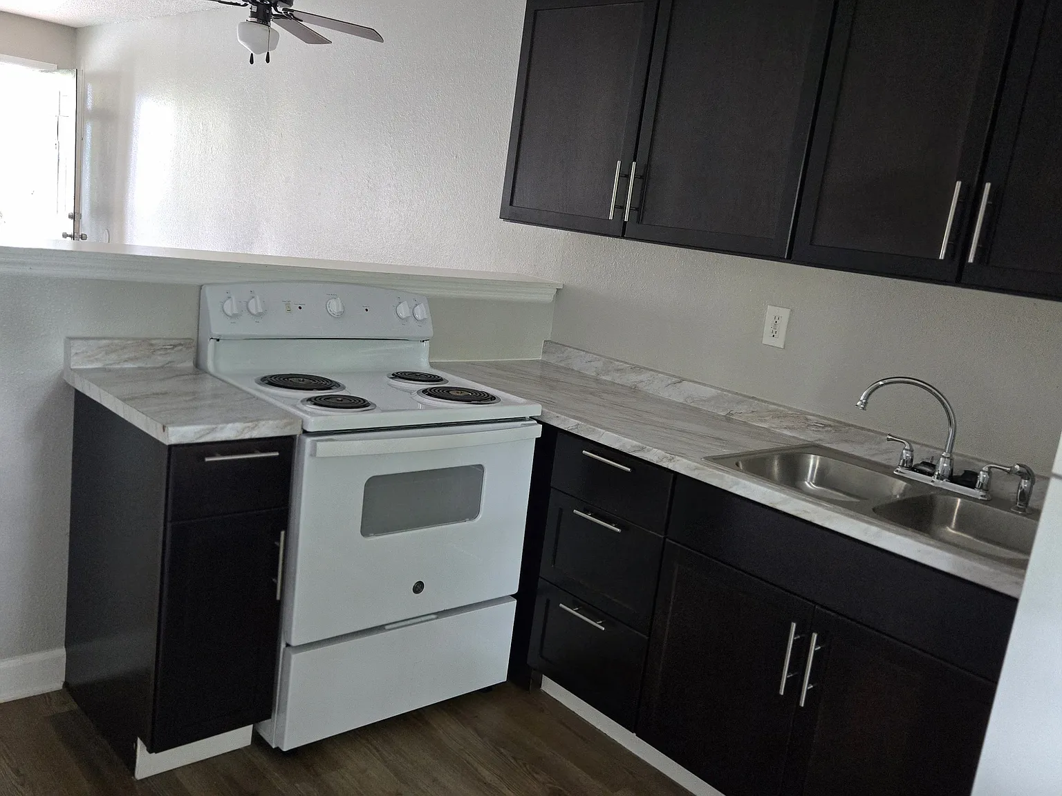 2 bed, 899 sqft, $1,500 — Photo 2