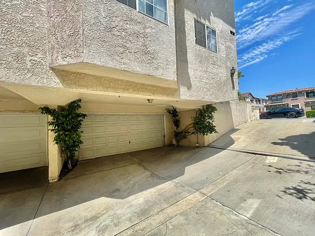 2 bed, 2.5 bath, 1211 sqft, $3,000 — Photo 4