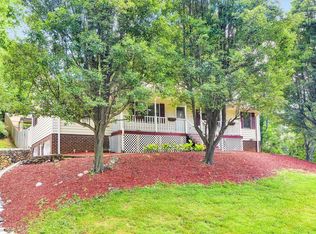 216 Beachview Ln, Troutville, VA 24175