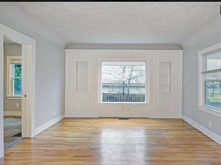901 Sarasota Ave SE — Photo 4