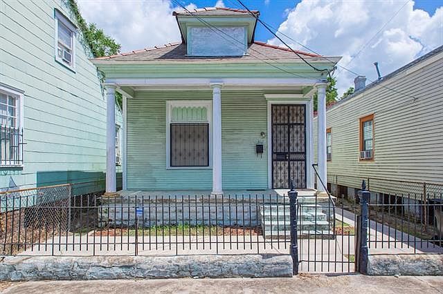 1st image of 3117 Marais St