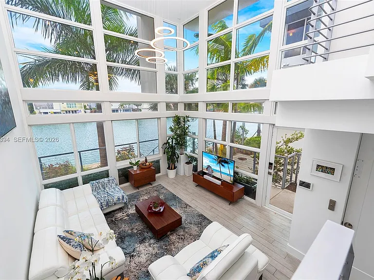 41 N Shore Dr — Photo 2