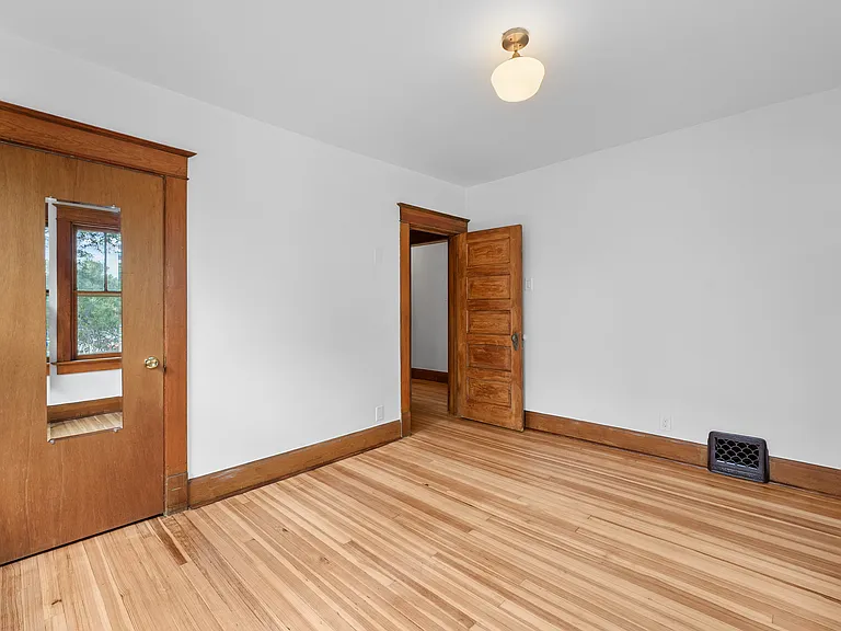127 S Pearl St — Photo 30