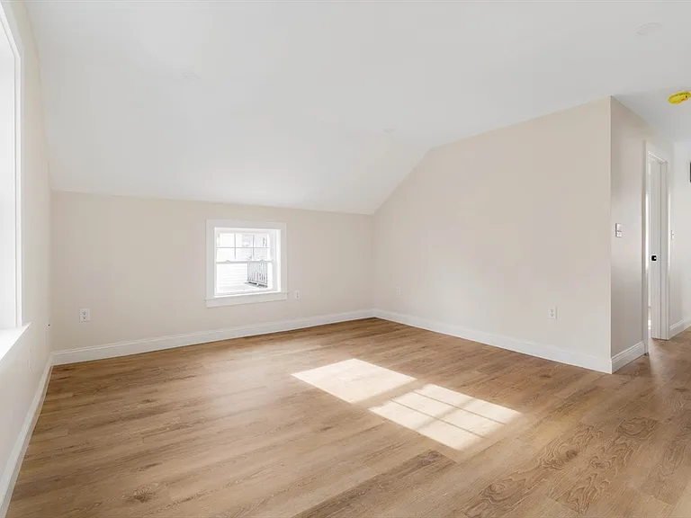 121 Fayette St #B — Photo 8