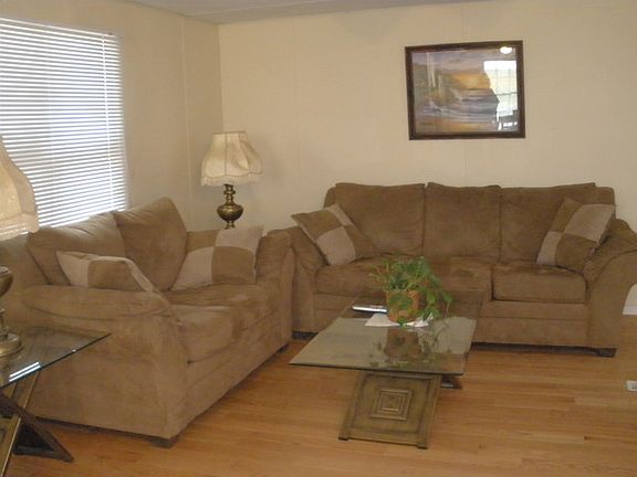 2nd image of 3323 Mobile Blvd