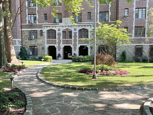 Sold by Level Group | media 4