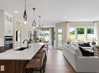 1046 Moers Dr, Chaska, MN 55318