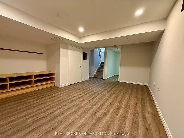 93 Melanie Cres — Photo 31