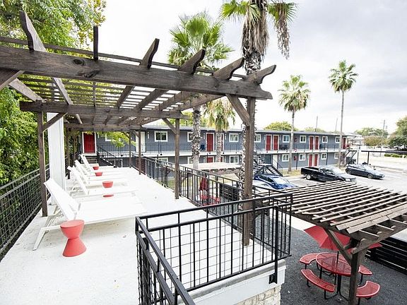 3rd image of 902 Romeria Dr #116