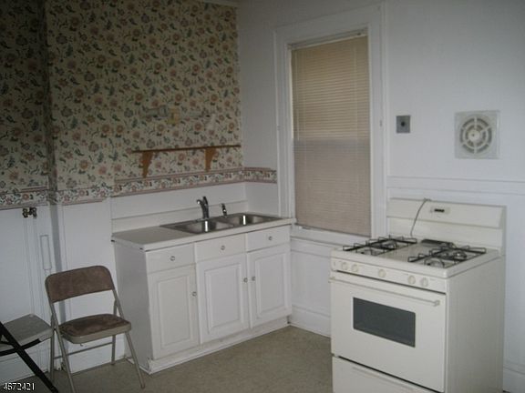 2nd image of 21 Boyden Pkwy S #1
