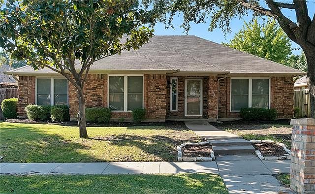 1st image of 988 Camden Dr