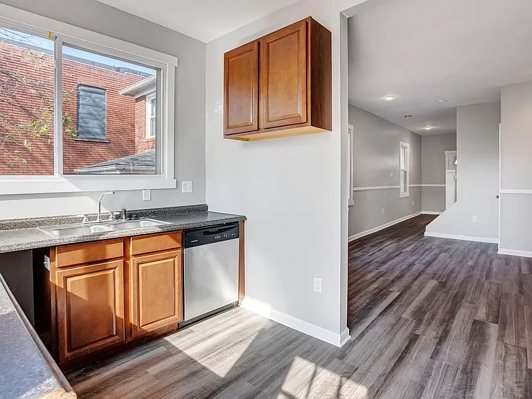 121 Dilworth St — Photo 13