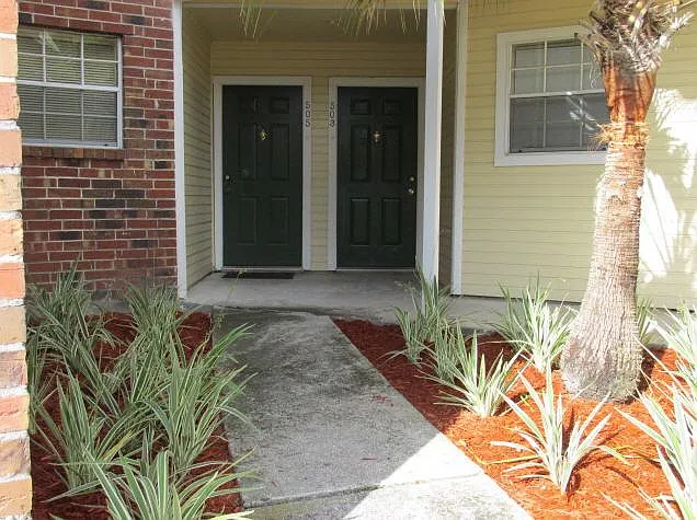 Meridian Apartments — Photo 12