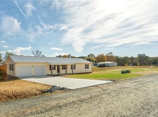 1100 Mahaney Ln, Yadkinville, NC 27055