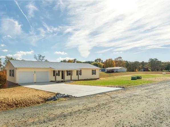 1100 Mahaney Ln, Yadkinville, NC 27055